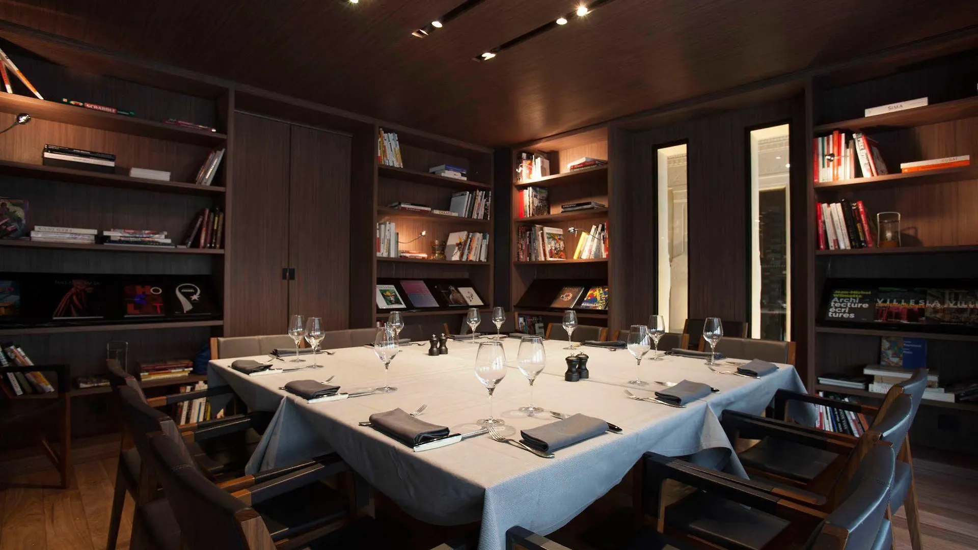 De Nell Hotel